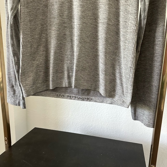 lululemon metal vent ls (s) - Picture 2 of 7